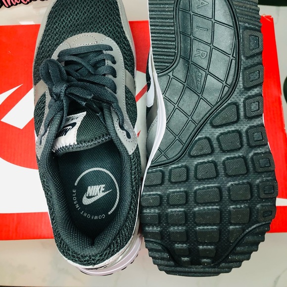 Men’s Nike AirMax - Picture 7 of 7